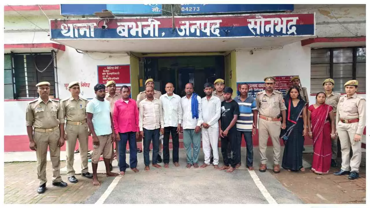 Sonbhadra News: बभनी में दबंगई की हद पार, युवक से मारपीट और अमानवीय कृत्य, 10 आरोपित गिरफ्तार