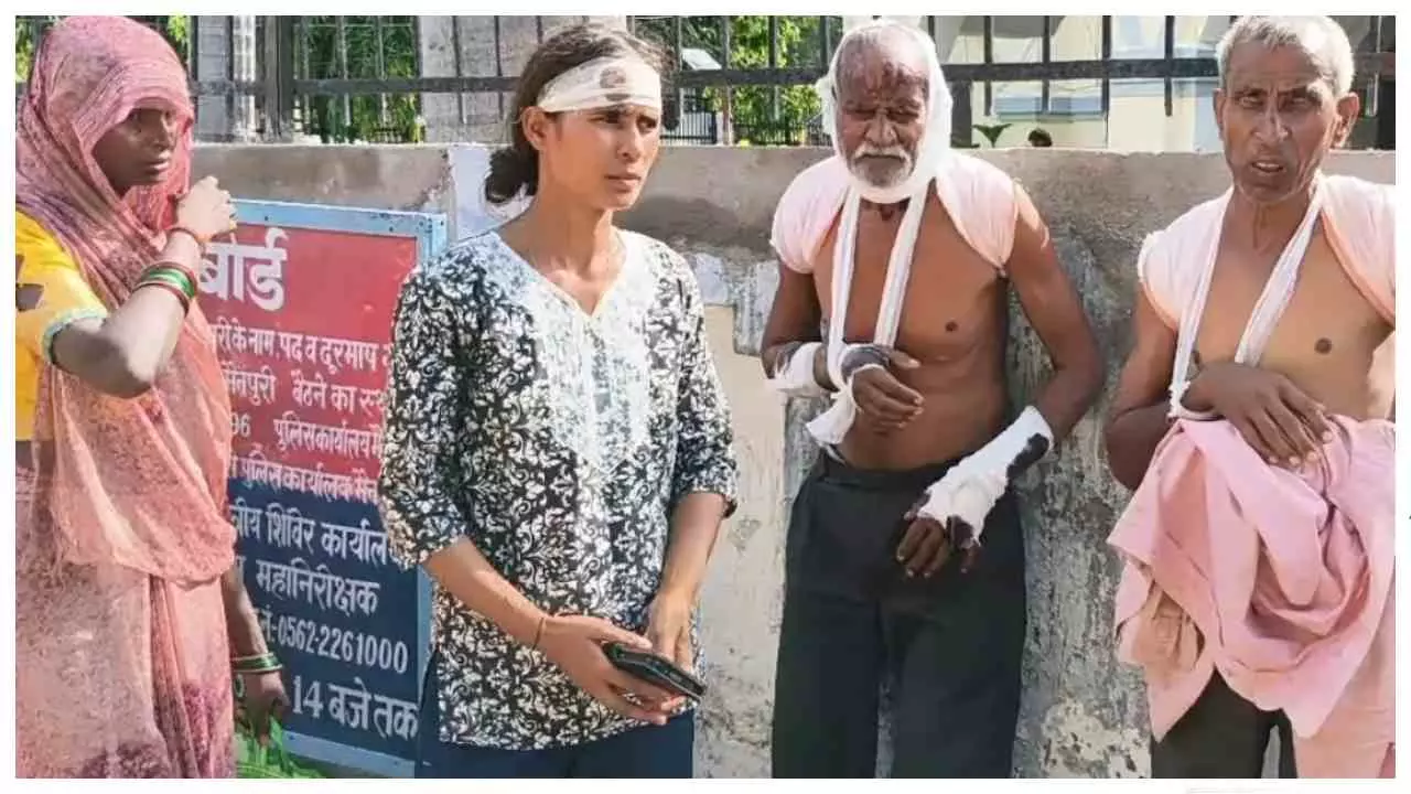 Mainpuri नाली की गंदगी को लेकर विवाद में पांच घायल, पुलिस कार्रवाई से असंतुष्ट परिवार पहुंचा SP ऑफिस