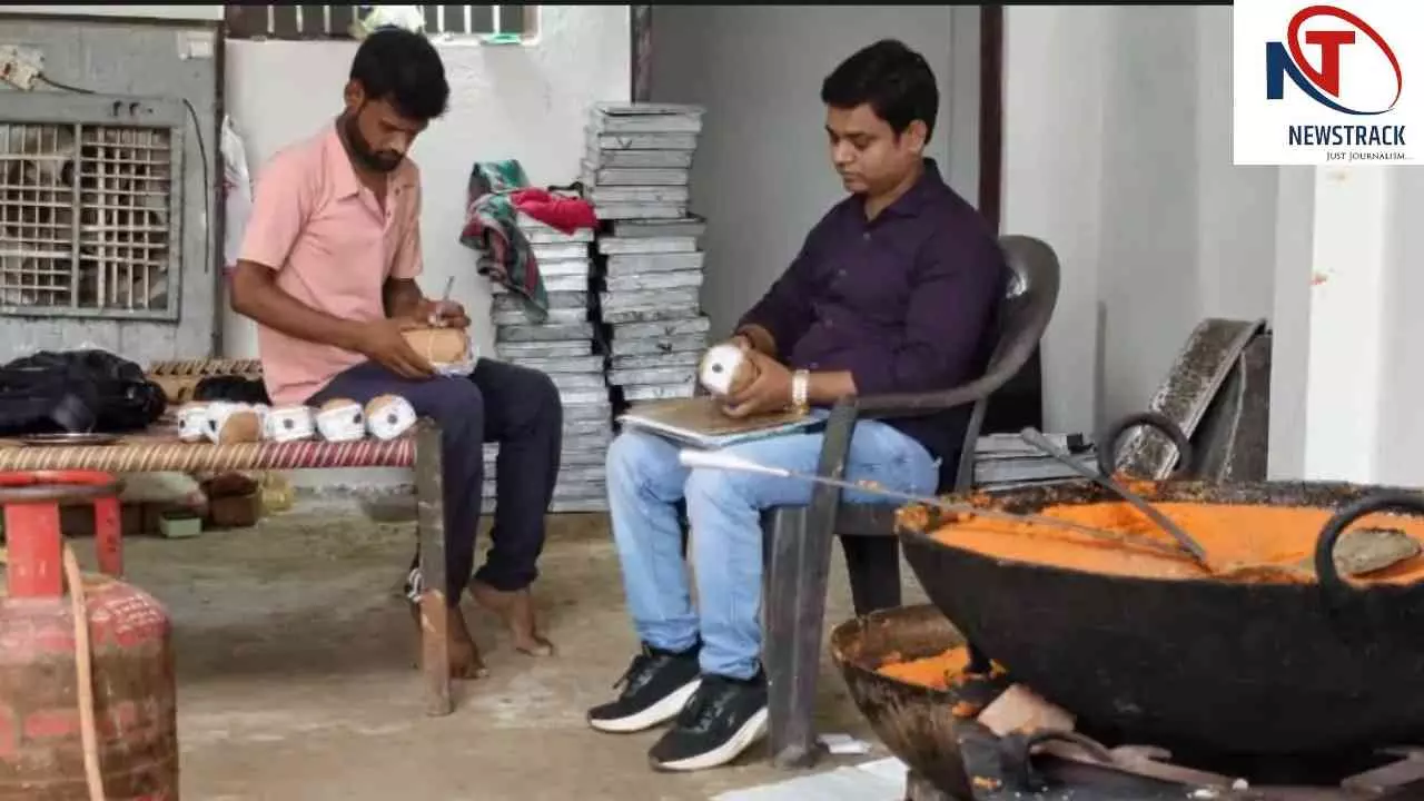 Auraiya News: खाद्य सुरक्षा टीम की बड़ी कार्रवाई, 20 किलो फफूंद लगे मोतीचूर लड्डू मौके पर नष्ट Auraiya News: खाद्य सुरक्षा टीम की बड़ी कार्रवाई, 20 किलो फफूंद लगे मोतीचूर लड्डू मौके पर नष्ट