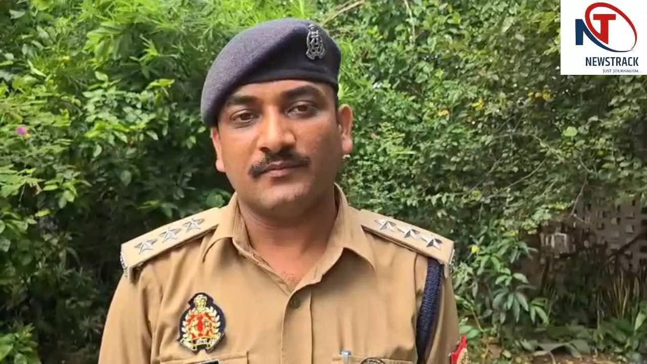 Mathura News: NH-19 फरह पुल के पास मंदिर के टीन शेड में मिला अज्ञात व्यक्ति का शव Mathura News: NH-19 फरह पुल के पास मंदिर के टीन शेड में मिला अज्ञात व्यक्ति का शव