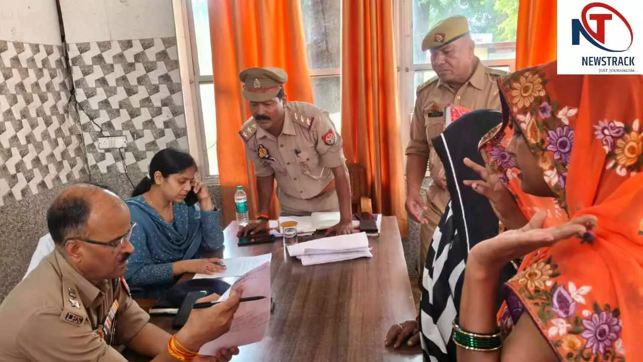 Chitrakoot News: समाधान दिवस में सुनीं फरियादियों की समस्याएं, तीन शिकायतों का मौके पर निस्तारण