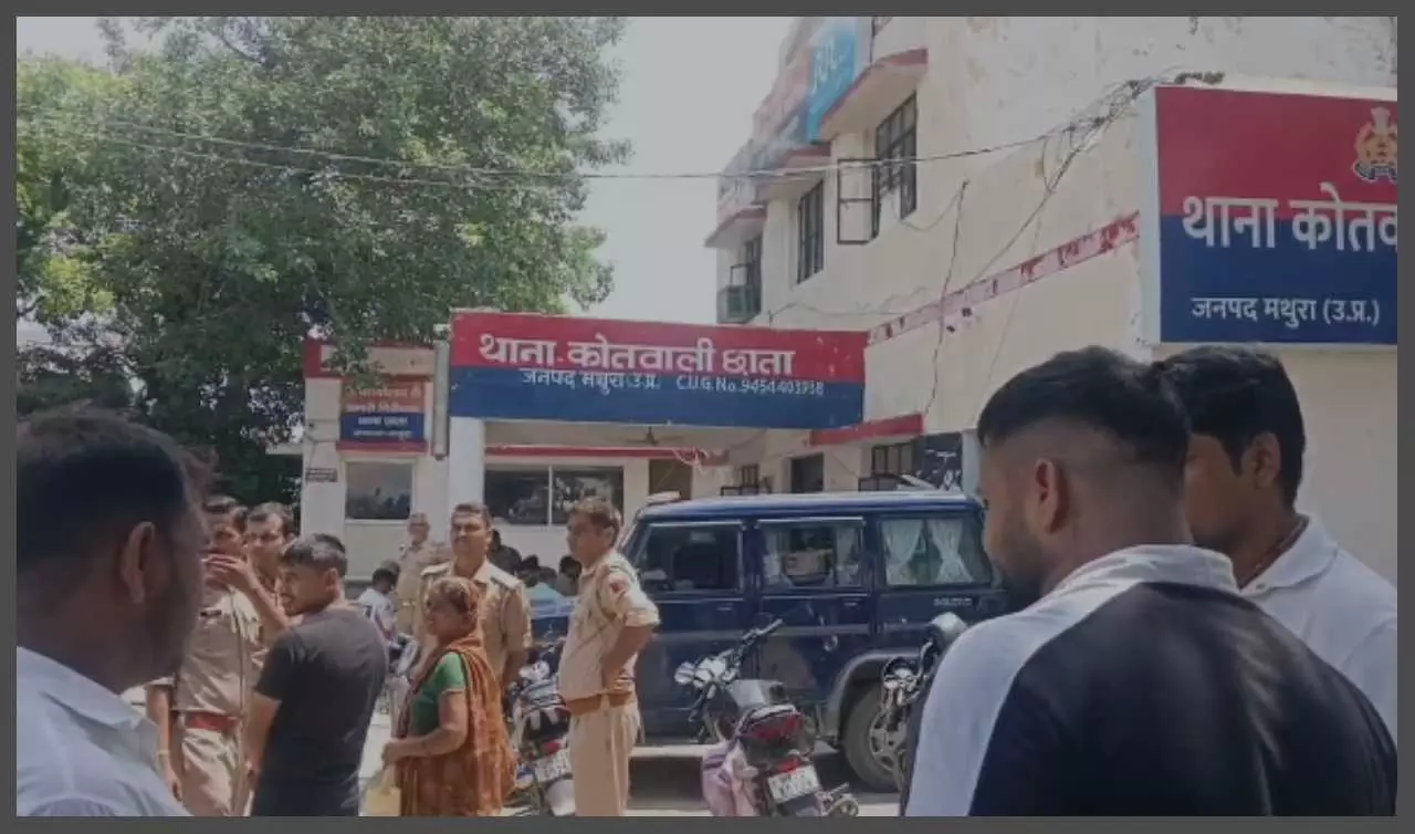 Relatives surround police station in Mathura Neemgaon murder, demand action Relatives surround police station in Mathura Neemgaon murder, demand action