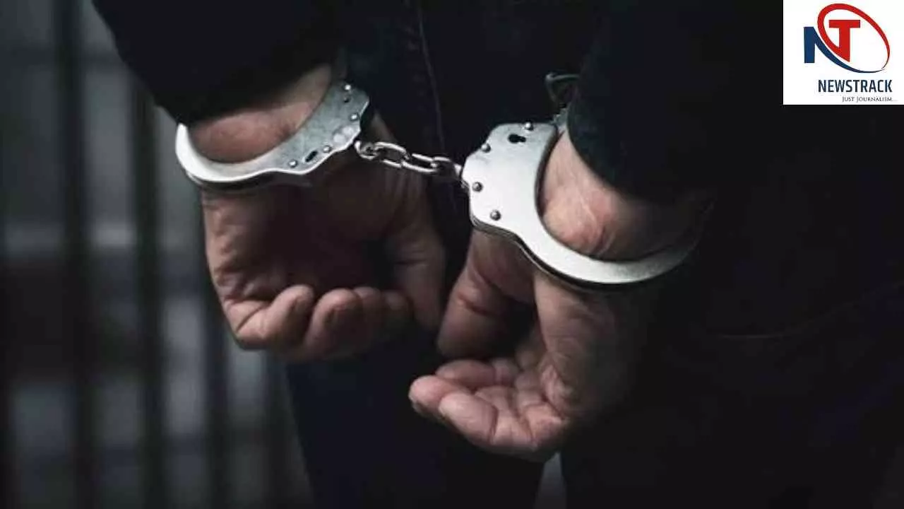 Kushinagar News:आदर्श चौहान हत्याकांड का खुलासा, चार आरोपी गिरफ्तार; बाल अपचारी भी पुलिस संरक्षण में Kushinagar News:आदर्श चौहान हत्याकांड का खुलासा, चार आरोपी गिरफ्तार; बाल अपचारी भी पुलिस संरक्षण में