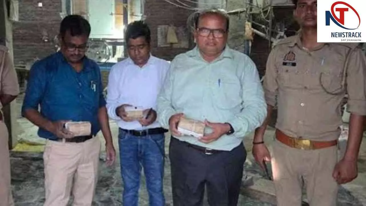 Mainpuri News: मैनपुरी में मिलावटी आटे पर बड़ी कार्रवाई, 2150 किलो टेलकम पाउडर बरामद; संचालक पर FIR Mainpuri News: मैनपुरी में मिलावटी आटे पर बड़ी कार्रवाई, 2150 किलो टेलकम पाउडर बरामद; संचालक पर FIR