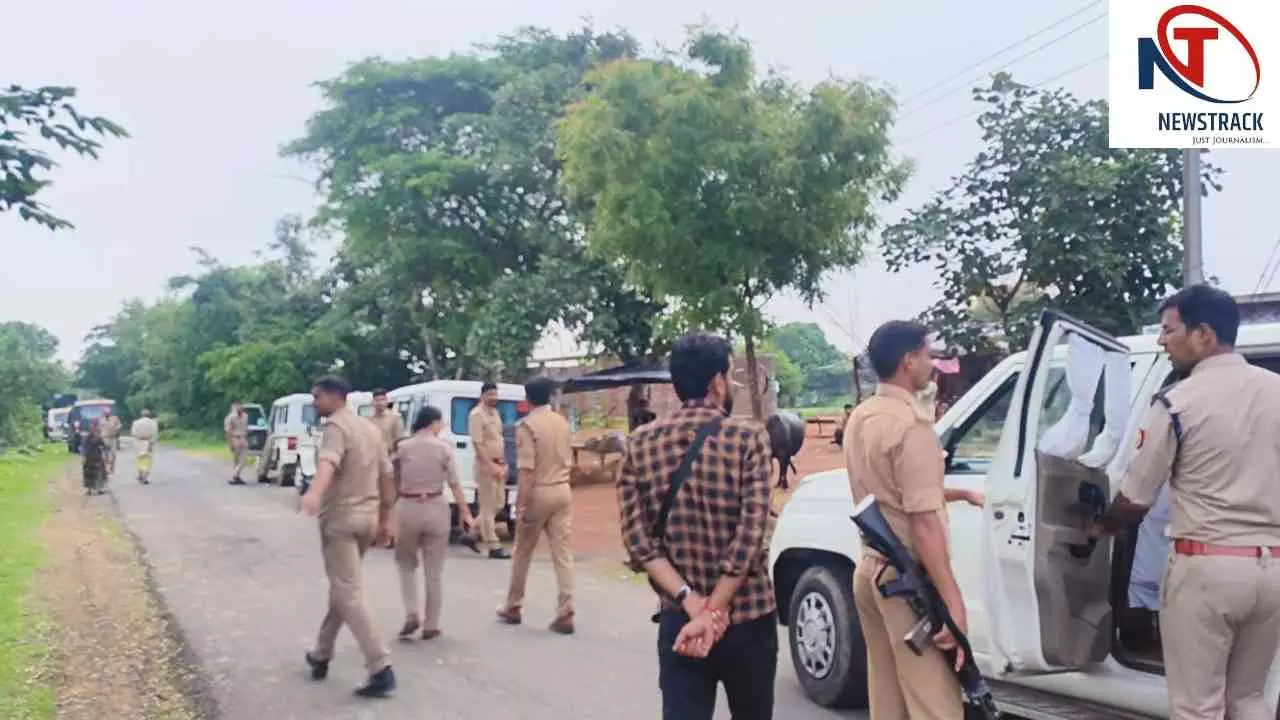 Jhansi: साइबर फ्रॉड के खिलाफ बड़ा ऑपरेशन, 50 से अधिक हिरासत में; तीन गांवों में ड्रोन से निगरानी Jhansi: साइबर फ्रॉड के खिलाफ बड़ा ऑपरेशन, 50 से अधिक हिरासत में; तीन गांवों में ड्रोन से निगरानी