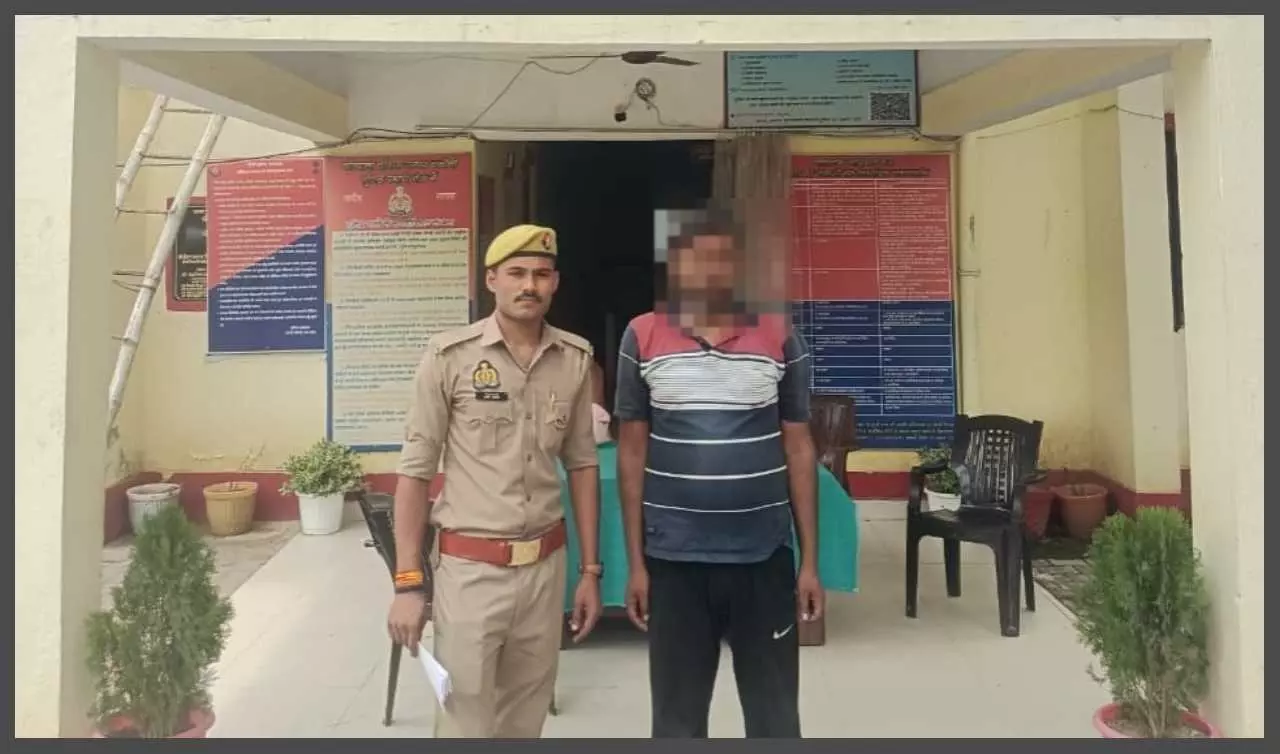 Police action in Chandauli, warrant arrested for explosive act