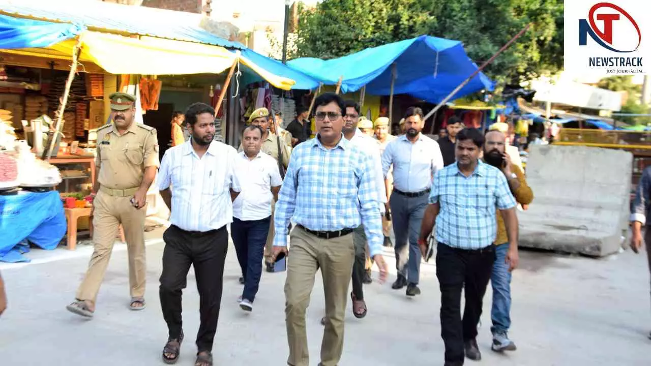 Lakhimpur News: छोटी काशी में कांवड़ मेले की तैयारियां तेज, डीएम ने सुरक्षा व्यवस्था का लिया जायजा Lakhimpur News: छोटी काशी में कांवड़ मेले की तैयारियां तेज, डीएम ने सुरक्षा व्यवस्था का लिया जायजा