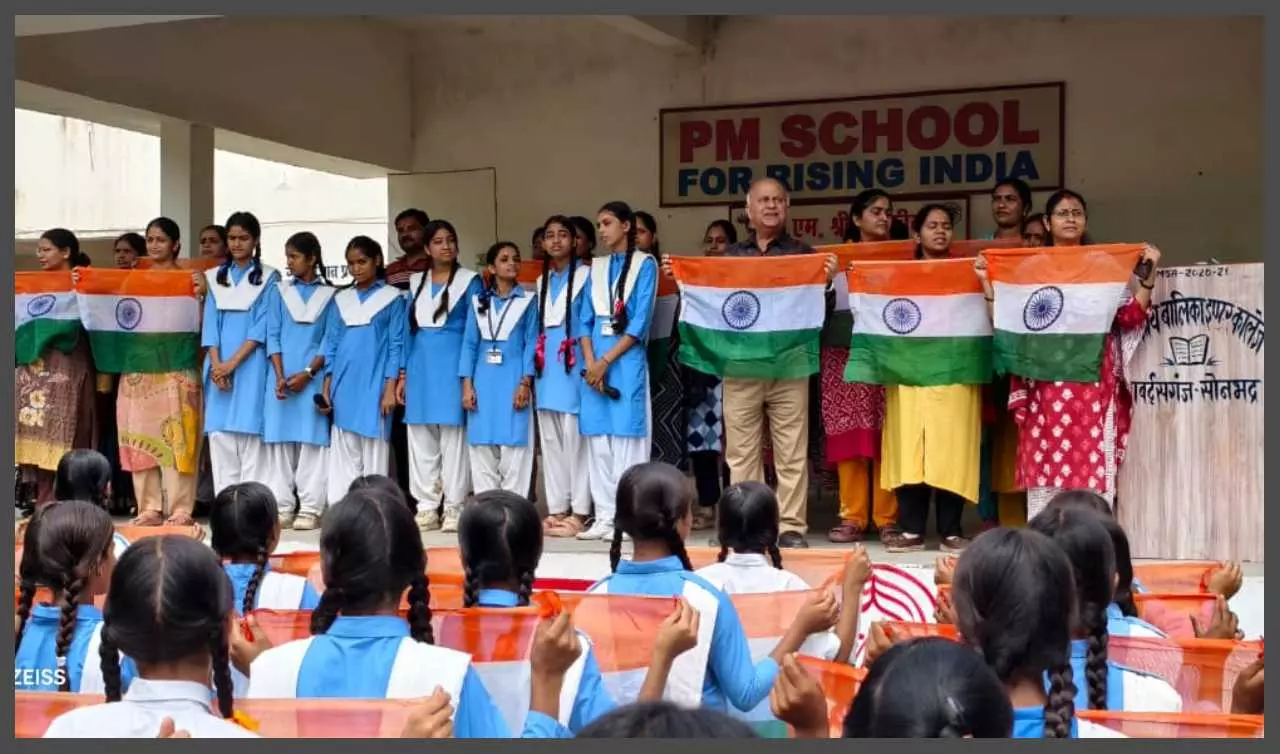 Vande Mataram in the glory of Tiranga, daughters wake up the festival of patriotism