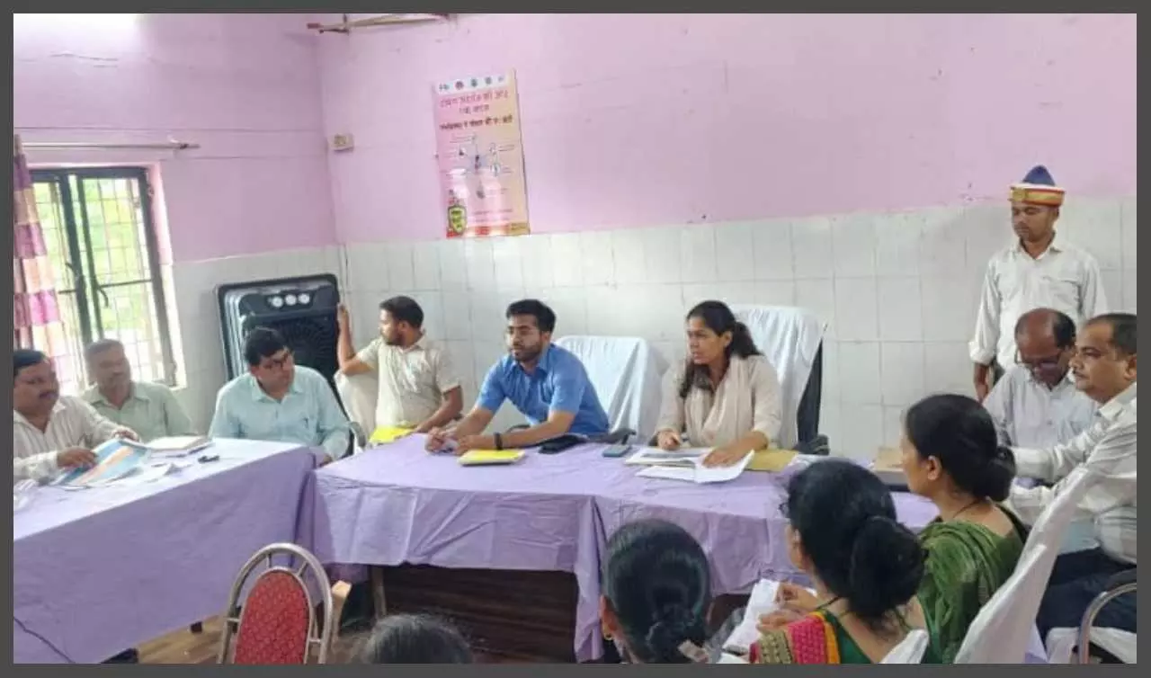 Shravasti News: डीएम की सख्ती, स्वास्थ्य पोर्टलों पर 100 प्रतिशत फीडिंग के निर्देश
