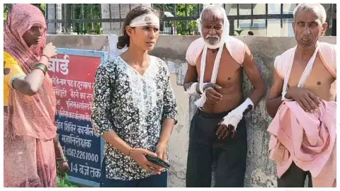 Mainpuri नाली की गंदगी को लेकर विवाद में पांच घायल, पुलिस कार्रवाई से असंतुष्ट परिवार पहुंचा SP ऑफिस