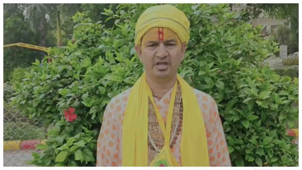 Mathura News: 9 अगस्त को नहीं होगी कार सेवा, फलाहारी महाराज ने वीडियो जारी कर किया स्पष्ट