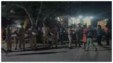 Raebareli News: कांवड़ियों पर पुष्पवर्षा, जगतपुर पुलिस ने किया भव्य स्वागत Raebareli News: कांवड़ियों पर पुष्पवर्षा, जगतपुर पुलिस ने किया भव्य स्वागत