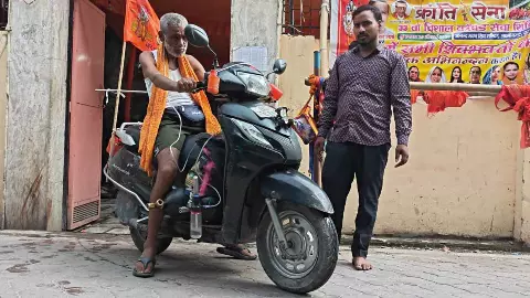Muzaffarnagar News: ऑक्सीजन सिलेंडर के सहारे यात्रा, बीमारी पर भारी पड़ी भोलेनाथ की अटूट भक्ति