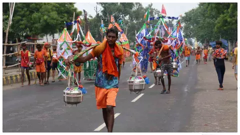 Shamli News: भाई की चाहत में 8 साल की बच्ची को कांवड़ में बिठाकर हरिद्वार से ला रहा परिवार