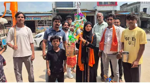 Bulandshahr News: बुर्का पहन उजमा खान ने उठाई कांवड़, हिंदू-मुस्लिम एकता की पेश की मिसाल