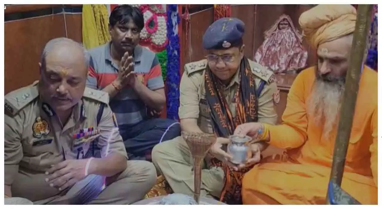 Shamli News: मेरठ एडीजी भानु भास्कर ने कांवड़ मार्ग का किया निरीक्षण, भोलेनाथ का किया जलाभिषेक