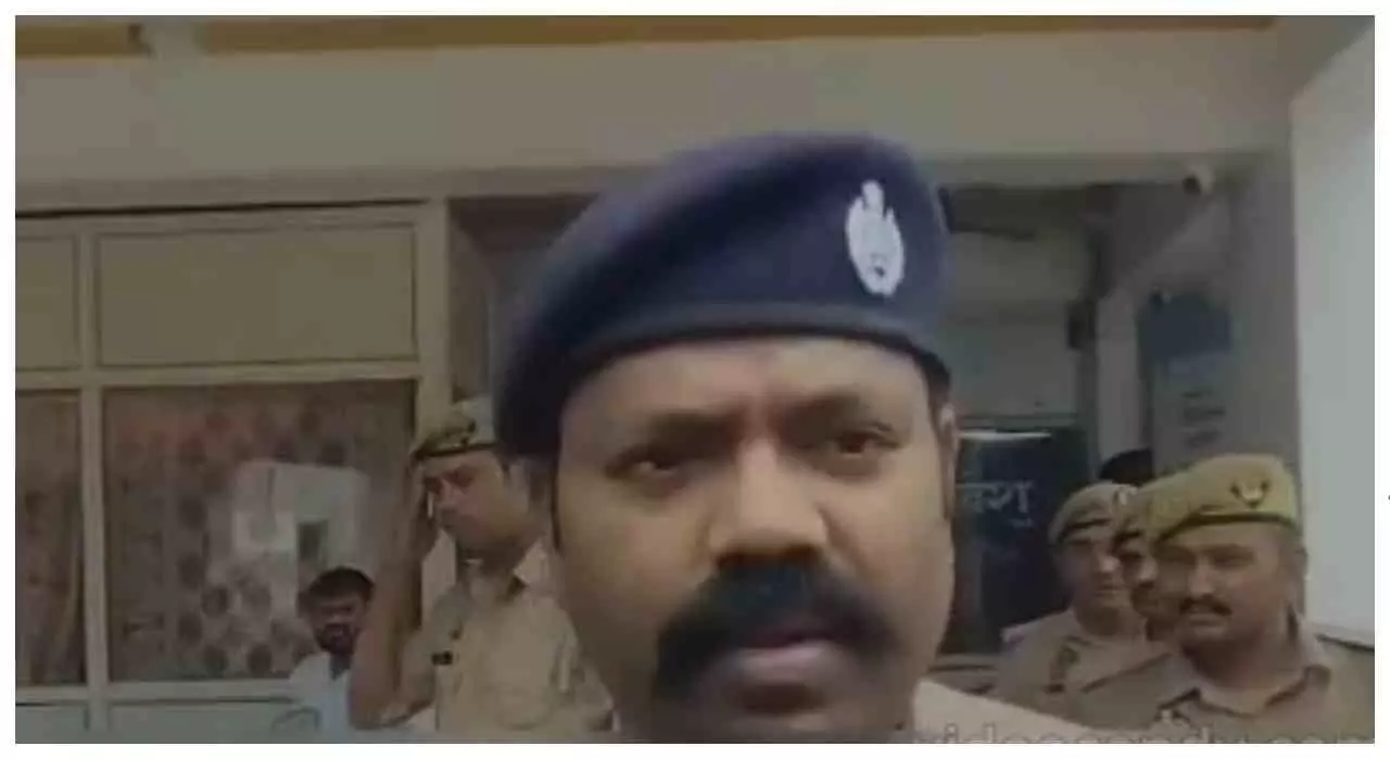 Jhansi News: थाने में छेड़छाड़ के आरोपी ने फांसी लगाकर आत्महत्या का किया प्रयास, हालत गंभीर Jhansi News: थाने में छेड़छाड़ के आरोपी ने फांसी लगाकर आत्महत्या का किया प्रयास, हालत गंभीर