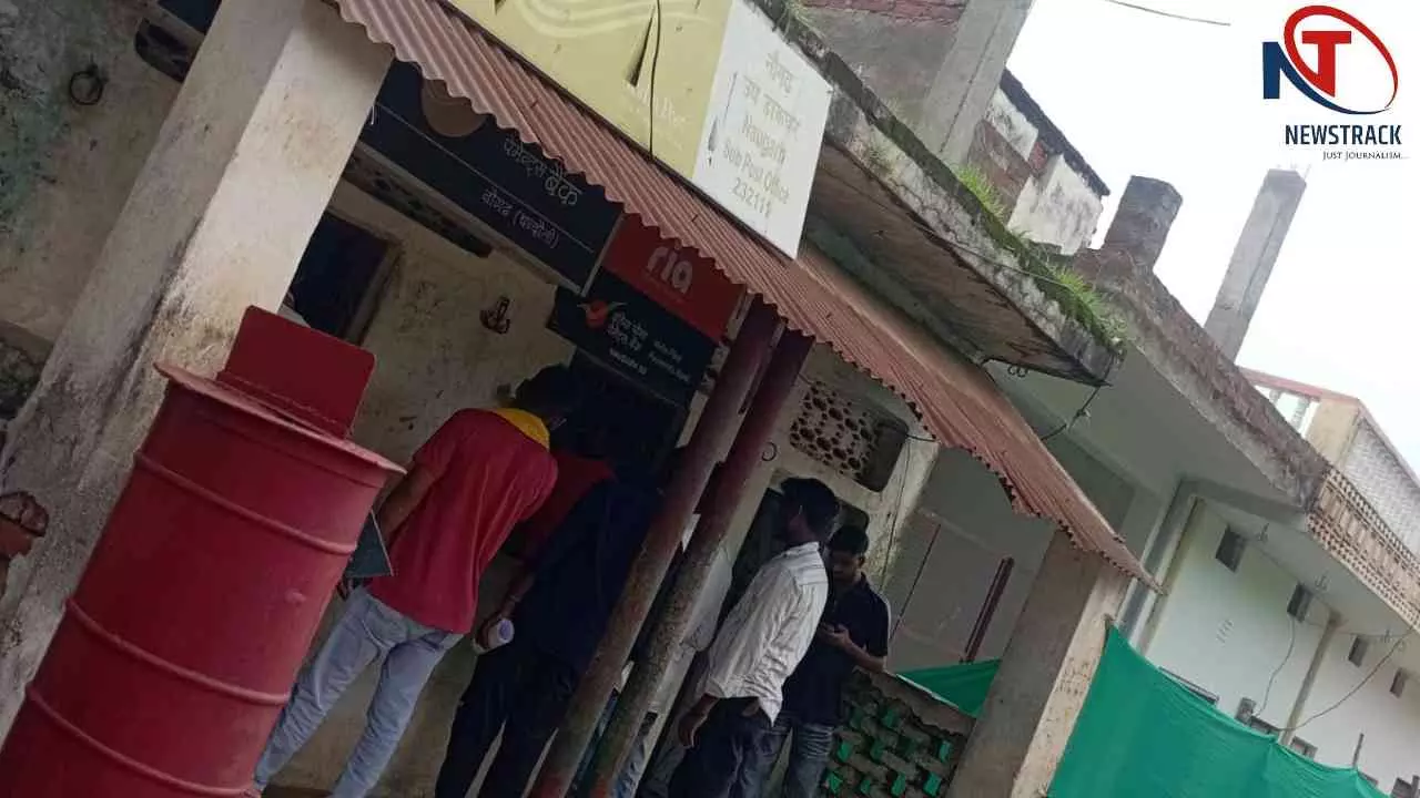 Chandauli News: स्मार्ट इंडिया का शर्मनाक सच: जहाँ डाक टिकट तक नसीब नहीं, वो कहलाता है डाकघर! Chandauli News: स्मार्ट इंडिया का शर्मनाक सच: जहाँ डाक टिकट तक नसीब नहीं, वो कहलाता है डाकघर!