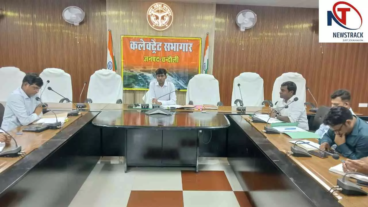 Chandauli News: अनफिट स्कूली वाहनों पर एडीएम सख्त, बिना फिटनेस दौड़ रहे वाहन होंगे सीज Chandauli News: अनफिट स्कूली वाहनों पर एडीएम सख्त, बिना फिटनेस दौड़ रहे वाहन होंगे सीज