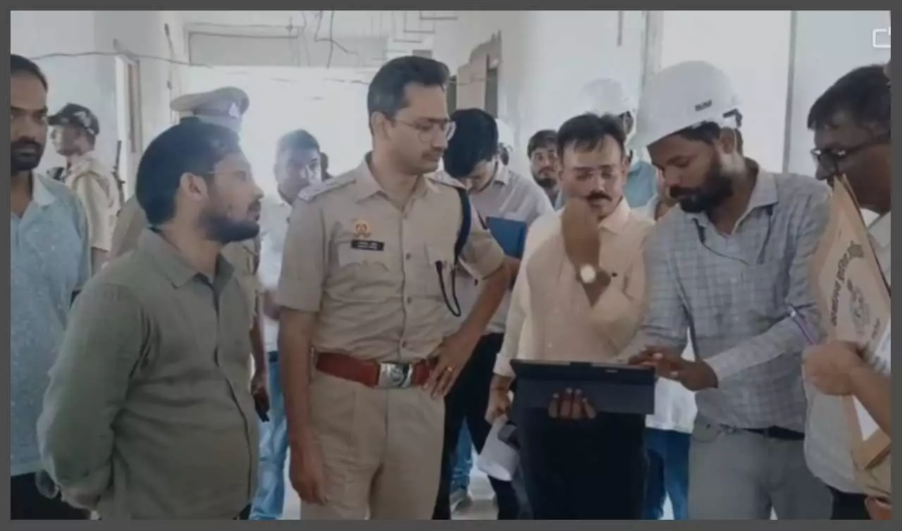 DM-SP Naraj, orders inquiry on slow pace of construction of police line in Chandauli DM-SP Naraj, orders inquiry on slow pace of construction of police line in Chandauli
