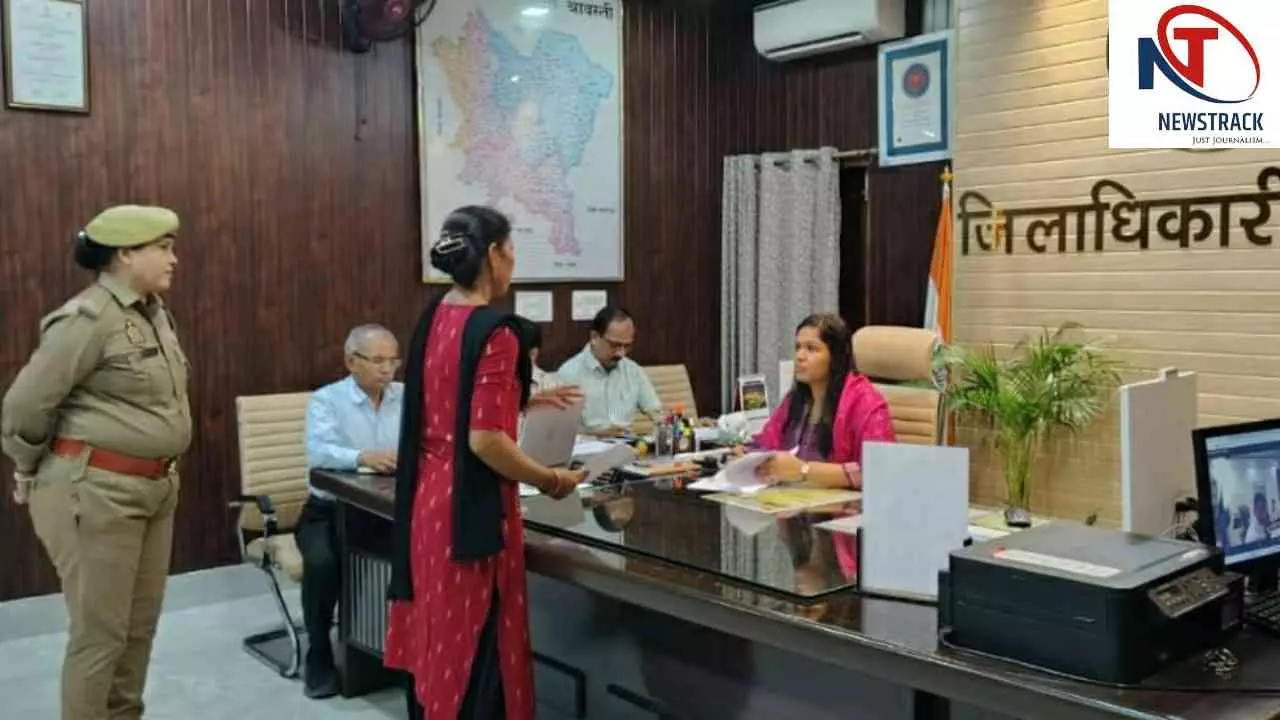Shravasti News: DM ने जनता दर्शन में सुनीं 17 फरियादें, अधिकारियों को दिए सख्त निर्देश Shravasti News: DM ने जनता दर्शन में सुनीं 17 फरियादें, अधिकारियों को दिए सख्त निर्देश