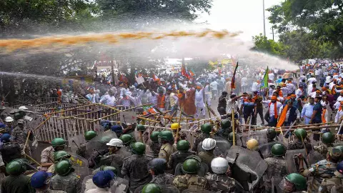 रांची में महासंग्राम! विधानसभा के करीब पहुंचे प्रदर्शनकारी, पुलिस ने दागे आंसू गैस के गोले, 6 सुरक्षा घेरे ध्वस्त