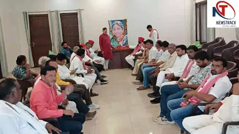 Kannauj News: कन्नौज में वीरांगना फूलन देवी की जयंती पर सपाइयों ने किया याद Kannauj News: कन्नौज में वीरांगना फूलन देवी की जयंती पर सपाइयों ने किया याद