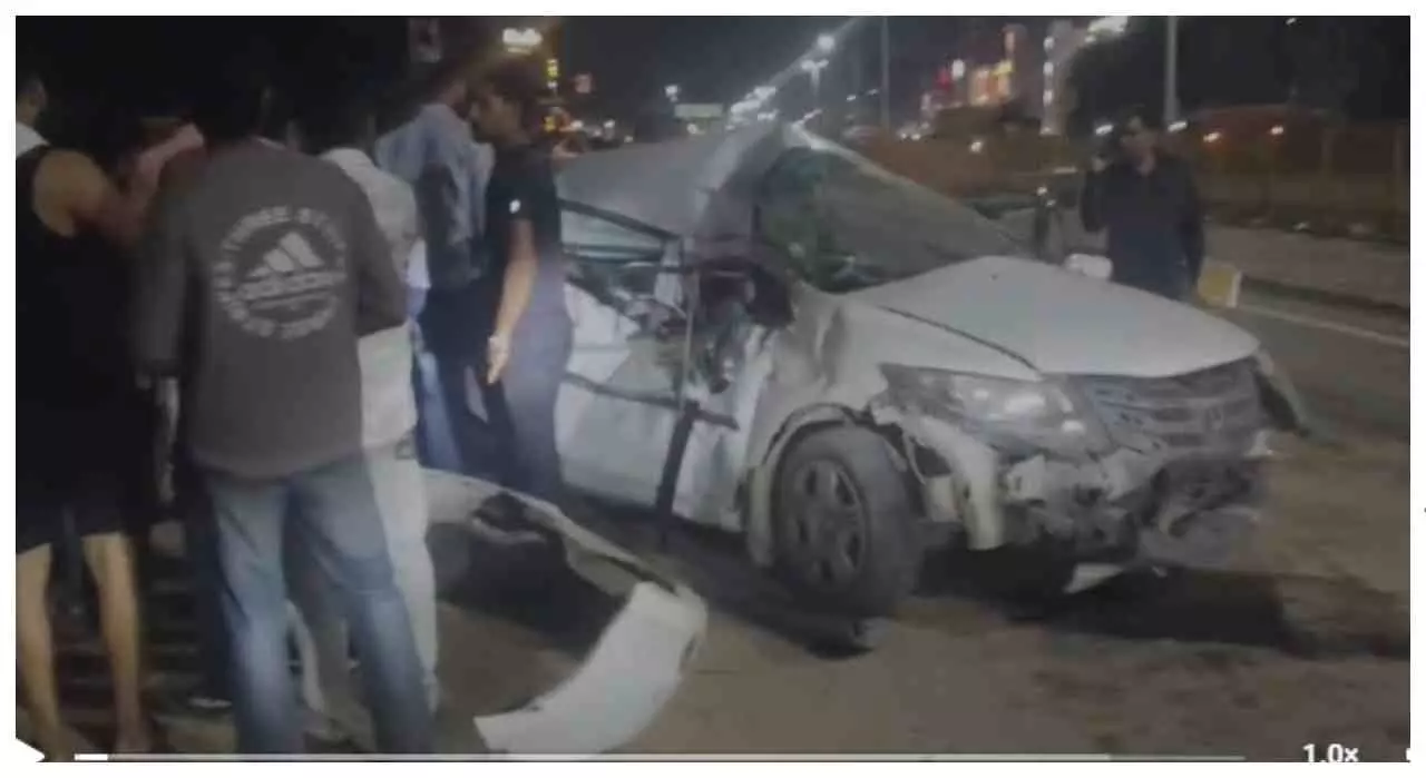 Mathura News: होंडा सिटी का टायर फटा, सीवर चैंबर से टकराई कार, फिर अज्ञात वाहन से भिड़ी; दो घायल Mathura News: होंडा सिटी का टायर फटा, सीवर चैंबर से टकराई कार, फिर अज्ञात वाहन से भिड़ी; दो घायल