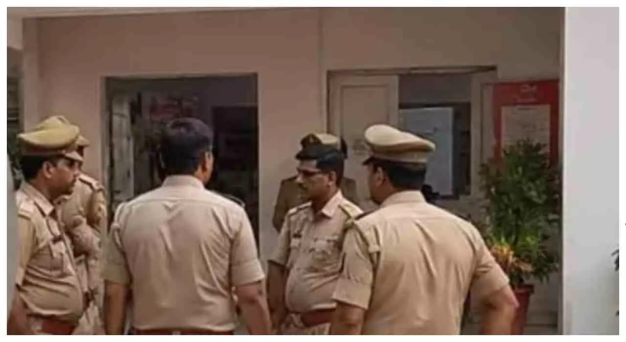 Chandauli News: 45 वर्षीय अधेड़ की मौत, संदिग्ध परिस्थितियों में फंदे से लटका मिला शव Chandauli News: 45 वर्षीय अधेड़ की मौत, संदिग्ध परिस्थितियों में फंदे से लटका मिला शव