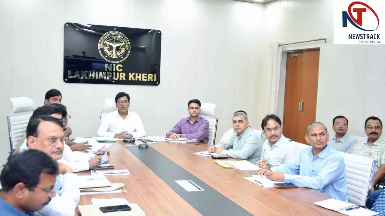Lakhimpur News: कांवड़ यात्रा और बाढ़ की तैयारियों की प्रभारी मंत्री नितिन अग्रवाल ने की समीक्षा