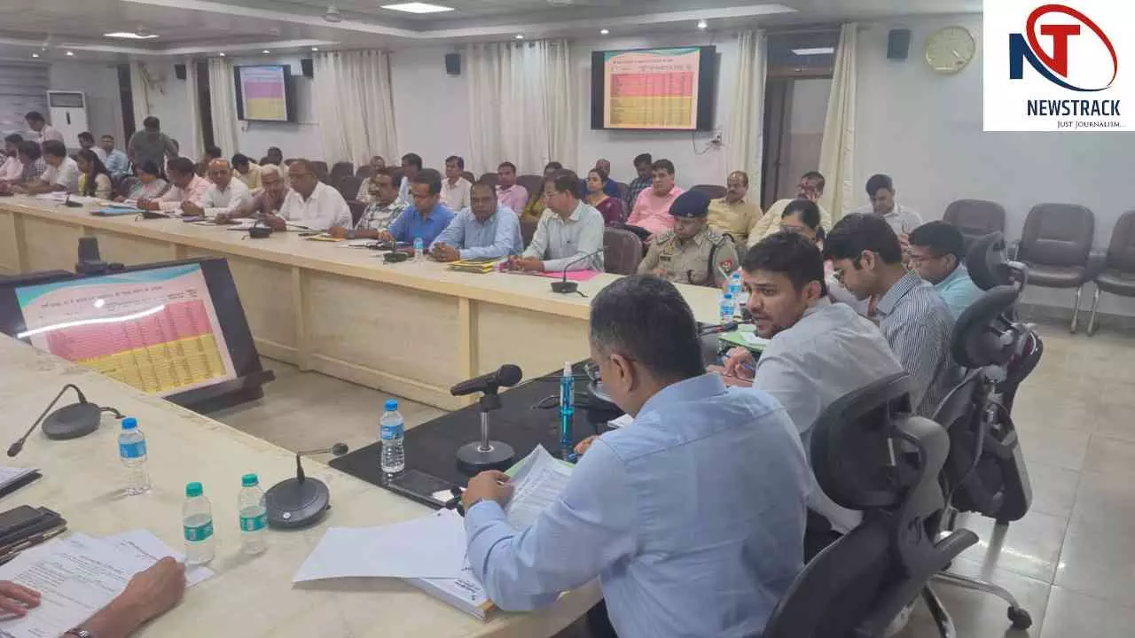 Aligarh News: अलीगढ़ में पौधों की जियो टैगिंग में लापरवाही पर डीएम सख्त, 13 विभागों को दिए निर्देश Aligarh News: अलीगढ़ में पौधों की जियो टैगिंग में लापरवाही पर डीएम सख्त, 13 विभागों को दिए निर्देश