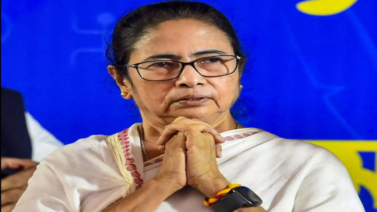 ममता दीदी को SC से बड़ा झटका! TMC के 440 करोड़ फ्रीज का फैसला बरकरार, बढ़ी मुश्किलें ममता दीदी को SC से बड़ा झटका! TMC के 440 करोड़ फ्रीज का फैसला बरकरार, बढ़ी मुश्किलें