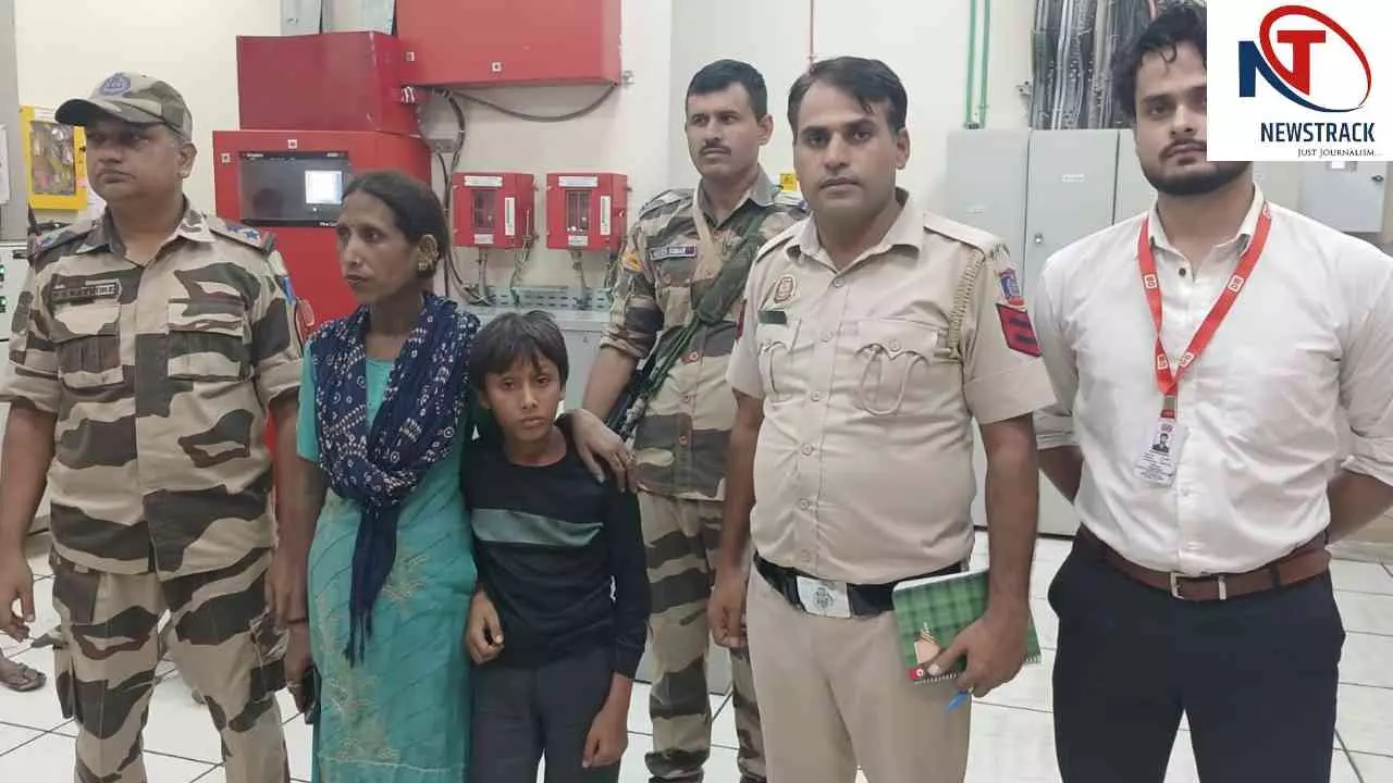 Meerut News: नमो भारत में परिवार से बिछड़ा 10 साल का बच्चा, आनंद विहार पहुंचकर माता-पिता से मिला Meerut News: नमो भारत में परिवार से बिछड़ा 10 साल का बच्चा, आनंद विहार पहुंचकर माता-पिता से मिला