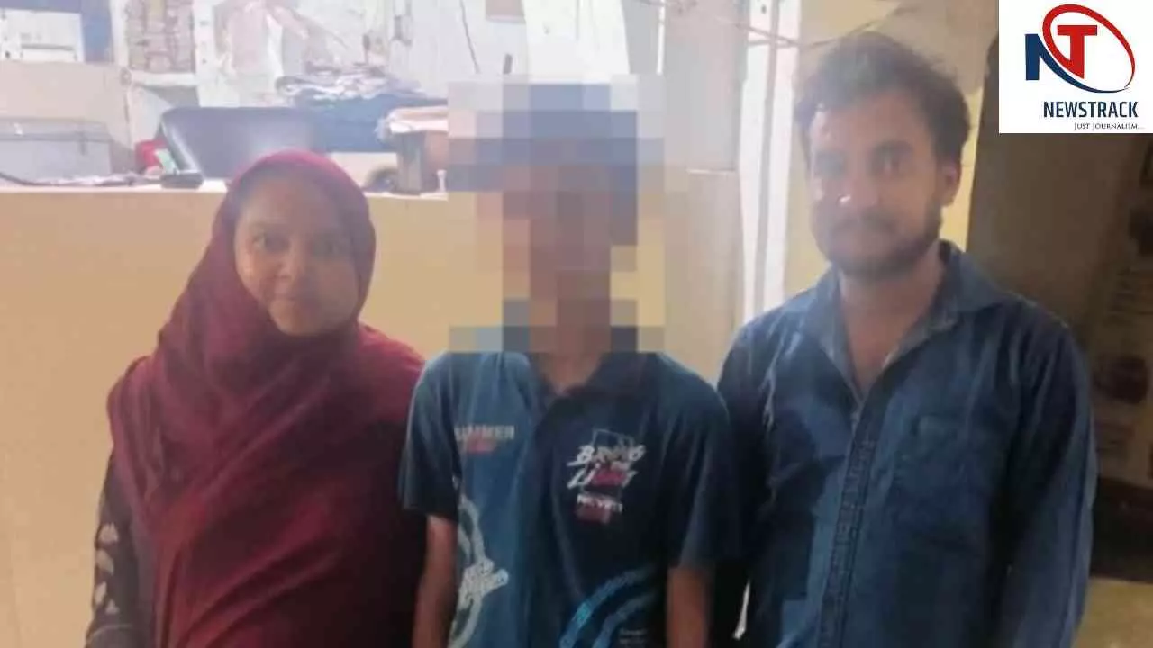 Etawah News: घर से नाराज होकर निकला 15 वर्षीय किशोर इटावा रेलवे स्टेशन से बरामद, परिजनों को सौंपा