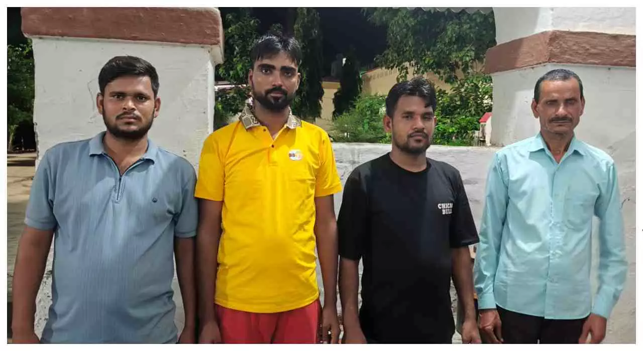 Bareilly News: मीरगंज में जुए की फड़ पर पुलिस का छापा, चार जुआरी गिरफ्तार Bareilly News: मीरगंज में जुए की फड़ पर पुलिस का छापा, चार जुआरी गिरफ्तार
