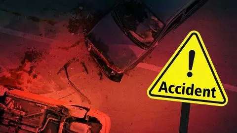 Satara में भीषण सड़क हादसा, पुणे-सतारा हाईवे पर कार-ट्रक की टक्कर, 4 युवकों की मौत, 2 घायल Satara में भीषण सड़क हादसा, पुणे-सतारा हाईवे पर कार-ट्रक की टक्कर, 4 युवकों की मौत, 2 घायल