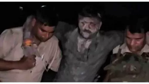 Azamgarh news :एक दर्जन से अधिक मुकदमे में वांछित आरोपी गोली लगने से घायल,दूसरा फरार Azamgarh news :एक दर्जन से अधिक मुकदमे में वांछित आरोपी गोली लगने से घायल,दूसरा फरार