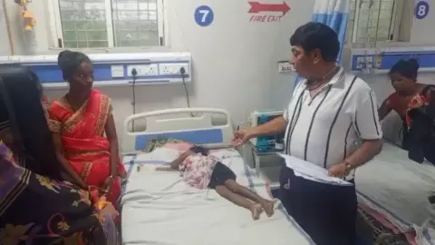 MP News: बालाघाट में बीमारी का कहर! बैगा अंचल में 7 बच्चों की मौत, 45 अस्पताल में भर्ती, गांव-गांव पहुंची स्वास्थ्य टीमें MP News: बालाघाट में बीमारी का कहर! बैगा अंचल में 7 बच्चों की मौत, 45 अस्पताल में भर्ती, गांव-गांव पहुंची स्वास्थ्य टीमें
