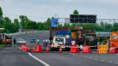 Lucknow-Kanpur Expressway Cracks Lucknow-Kanpur Expressway Cracks