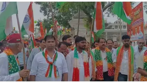 Firoazabad News: शिकोहाबाद में निकली भव्य तिरंगा यात्रा, भारत माता के जयकारों से गूंजा शहर Firoazabad News: शिकोहाबाद में निकली भव्य तिरंगा यात्रा, भारत माता के जयकारों से गूंजा शहर