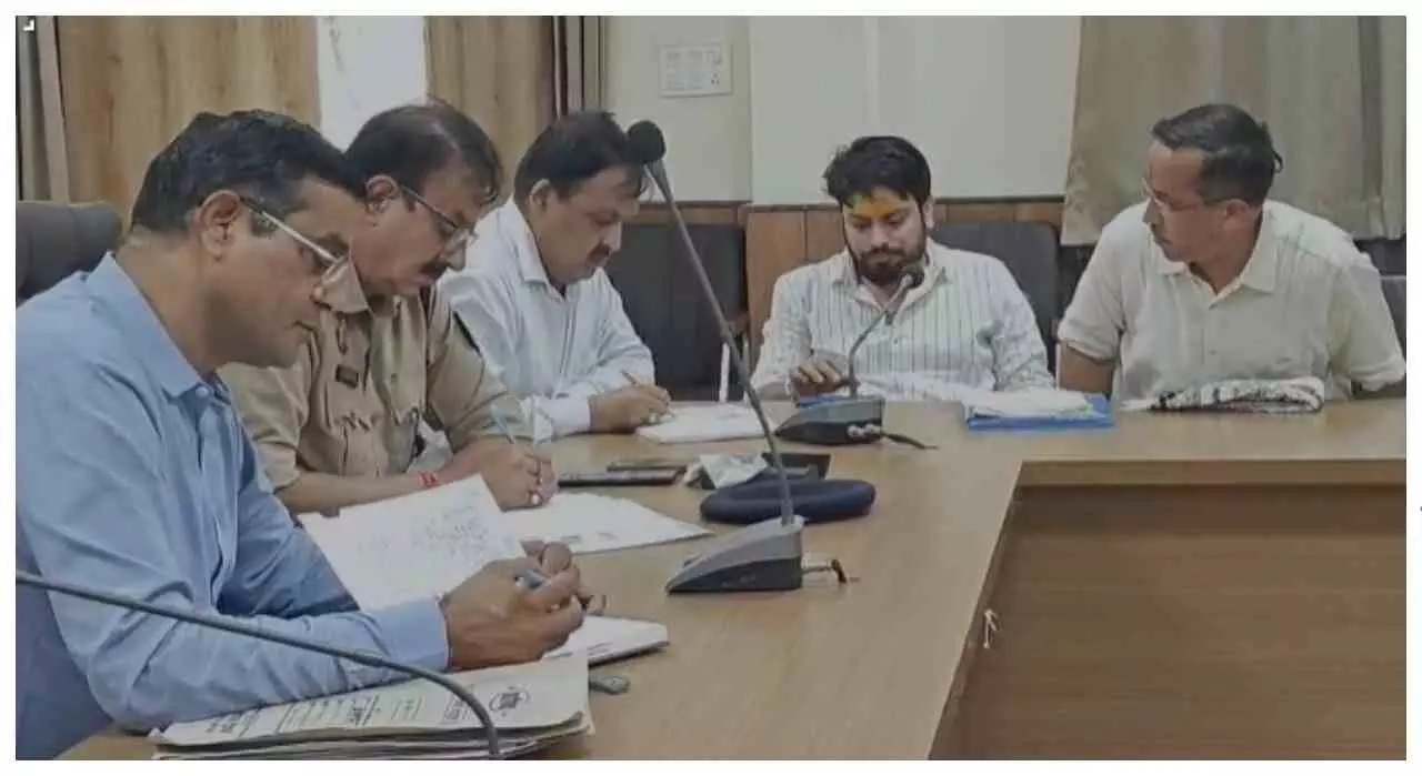 Mathura News: हरियाली तीज पर बरसाना में उमड़ेगा आस्था का सैलाब, प्रशासन ने कसी कमर Mathura News: हरियाली तीज पर बरसाना में उमड़ेगा आस्था का सैलाब, प्रशासन ने कसी कमर