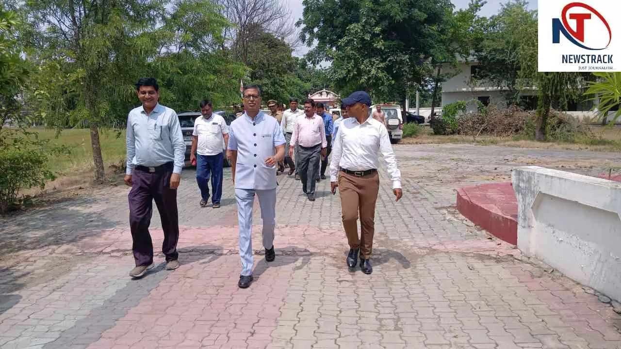 Kanpur: तिरंगा यात्रा और विभाजन विभीषिका स्मृति दिवस की तैयारियों को लेकर DM और CDO ने किया निरीक्षण Kanpur: तिरंगा यात्रा और विभाजन विभीषिका स्मृति दिवस की तैयारियों को लेकर DM और CDO ने किया निरीक्षण