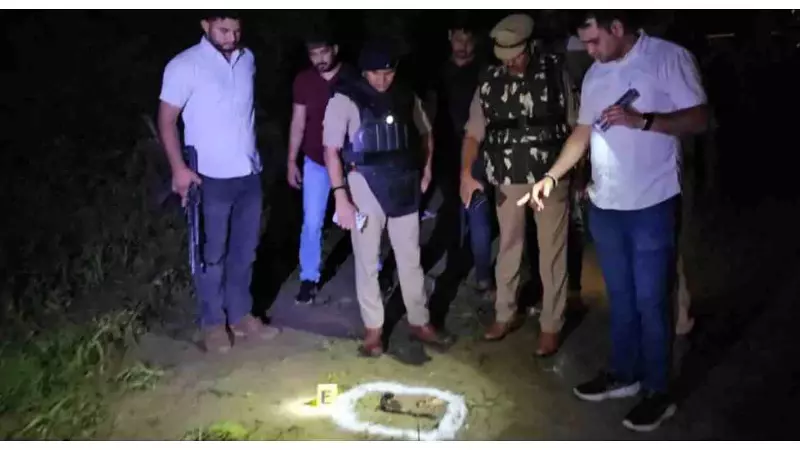 Auraiya News: 25 हजार के इनामी गोवध आरोपी से पुलिस की मुठभेड़, पैर में गोली लगने के बाद गिरफ्तार Auraiya News: 25 हजार के इनामी गोवध आरोपी से पुलिस की मुठभेड़, पैर में गोली लगने के बाद गिरफ्तार