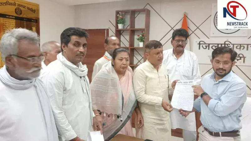 Chandauli News: शहीद स्मारक को राजनीतिक रंग न दिया जाय,कांग्रेस जिलाध्यक्ष ने डीएम को दिया पत्रक Chandauli News: शहीद स्मारक को राजनीतिक रंग न दिया जाय,कांग्रेस जिलाध्यक्ष ने डीएम को दिया पत्रक