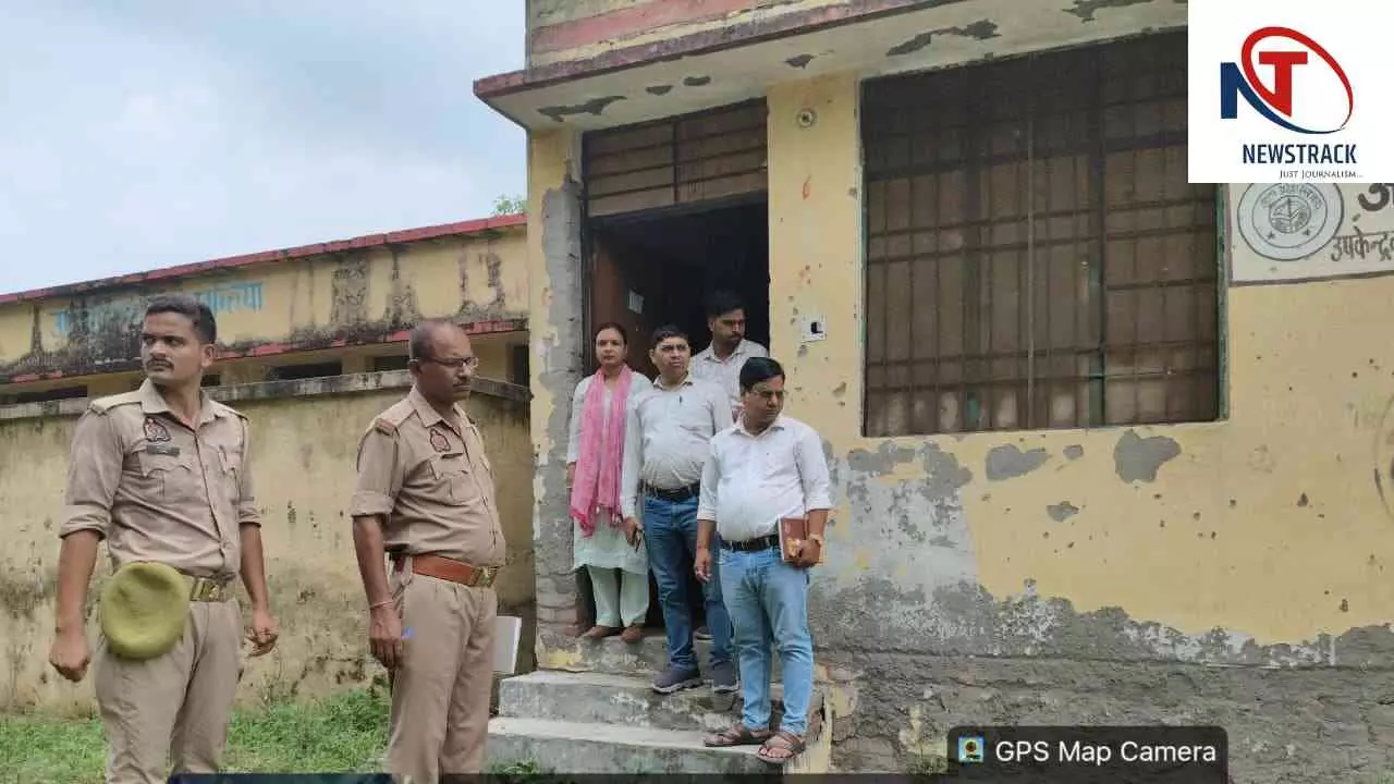 Bareilly News: आयुष्मान आरोग्य मंदिर का ताला तोड़कर इन्वर्टर-बैटरी चोरी, पुलिस जांच में जुटी Bareilly News: आयुष्मान आरोग्य मंदिर का ताला तोड़कर इन्वर्टर-बैटरी चोरी, पुलिस जांच में जुटी