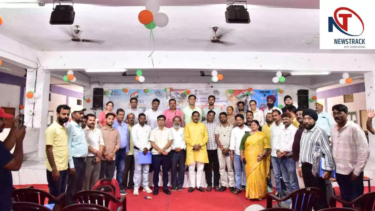 Chandauli: वार्तालाप मीडिया कार्यशाला में फेक न्यूज की पहचान, फैक्ट-चेकिंग और डिजिटल टूल्स पर चर्चा
