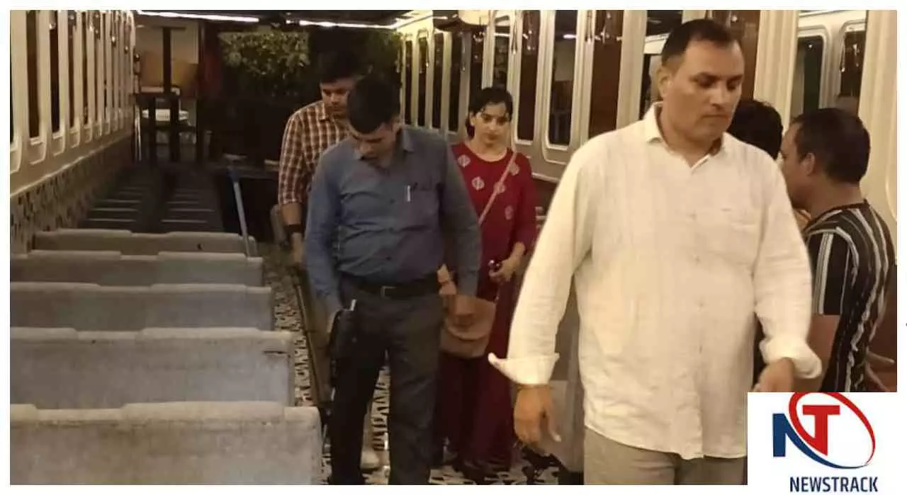 Meerut News: आजादी के जश्न से पहले मेरठ के होटलों में पुलिस का सर्च ऑपरेशन, चप्पे-चप्पे की जांच Meerut News: आजादी के जश्न से पहले मेरठ के होटलों में पुलिस का सर्च ऑपरेशन, चप्पे-चप्पे की जांच