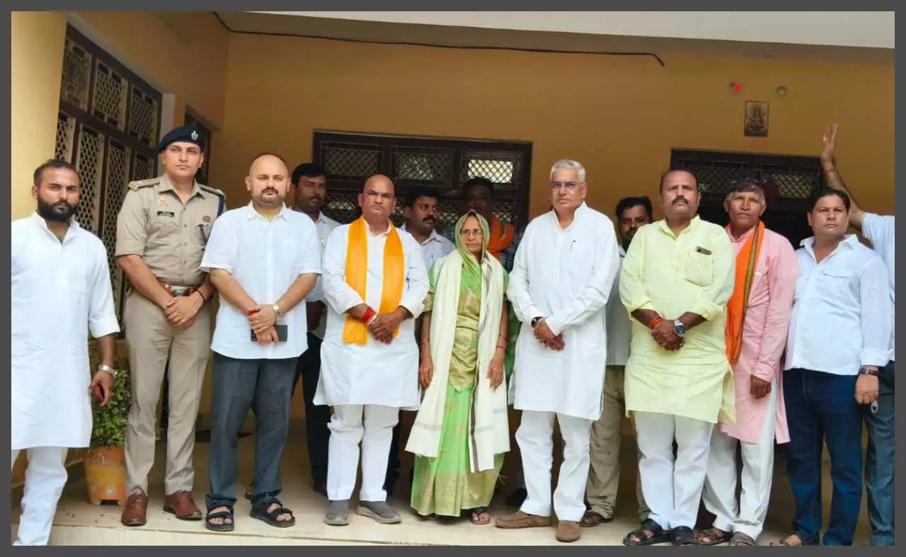 Minister in charge meets families of martyrs and victims Minister in charge meets families of martyrs and victims