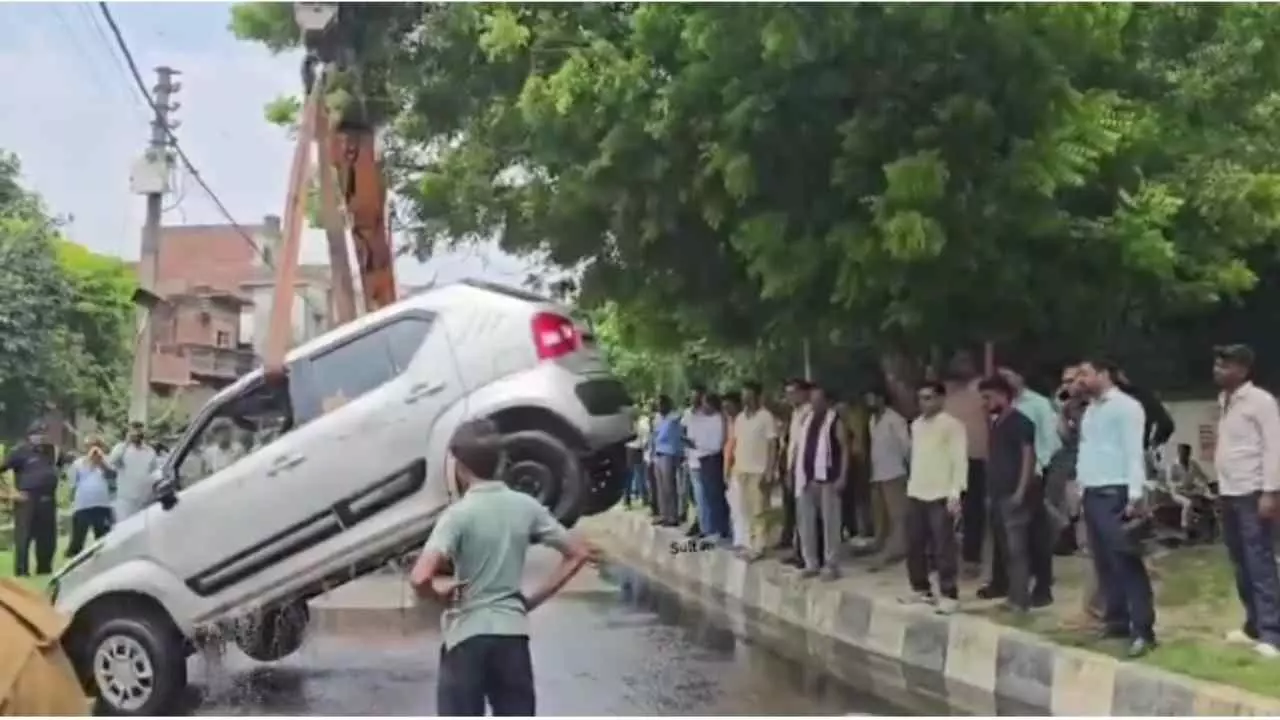 Lucknow Car Accident