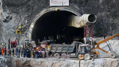उत्तराखंड के चमोली में बड़ा हादसा, पीपलकोटी में अचानक धंसी सुरंग, अंदर फंसे 20 से ज्यादा मजदूर...रेस्क्यू ऑपरेशन जारी उत्तराखंड के चमोली में बड़ा हादसा, पीपलकोटी में अचानक धंसी सुरंग, अंदर फंसे 20 से ज्यादा मजदूर...रेस्क्यू ऑपरेशन जारी